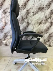  7 كرسي المدير الفاخر – جلد أنيق ومريح  مستوى جديد من الراحة والفخامة بمكتبك! كرسي جلد عالي الجودة،