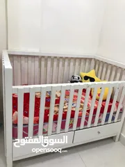  1 سرير اطفال خشب ماليزي استخدام بسيط السعر 120 الف ريال يمني