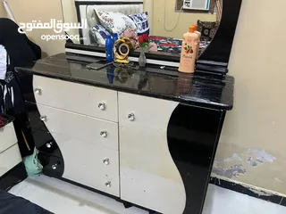  3 غرفة نوم فخمة جددداً لون ابيض واسود سرير تشريحه ودولاب