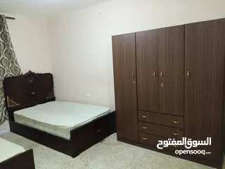  4 غرفة نوم شبابية تختين مفرد ونص مع فرشاتهم وخزانة خشب لاتيه بحالة ممتازة للبيع بسعر 120عمان