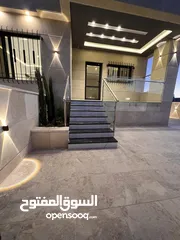  21 ارضيه مع ترس خلف المدارس العالمية تشطيب فندقي