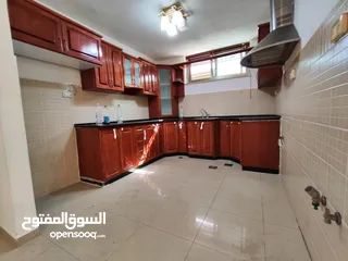  1 شقة صغيرة غير مفروشة مع ساحه للايجار في سطح مرحبا