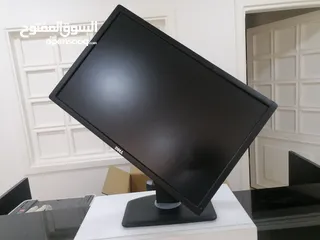  4 شاشات كمبيوتر مستعملة