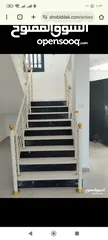  11 بيت جديد غير مسكون مكون من ثلاث طوابق في المزرعه الغربية بالقرب من شركة النزيه للبلاط منطقه هادئه