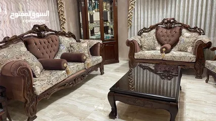  10 طقم كنب 7 مقاعد شبه جديد مع طربيزات