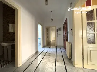  17 شقة الأحلام في أم أذينة الغربية – خصوصية، إطلالات، وأناقة بلا حدود