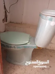  5 حمام فرنجي  مستعمل للبيع لون مميز