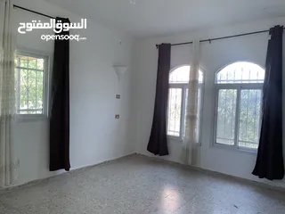  11 بيت مستقل للبيع