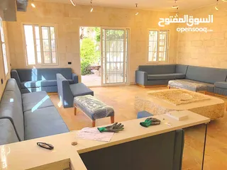  4 للبيع  فيلا مستقلة في منطقة الكرسي على مساحة أرض دونم و 320 م