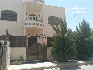  3 منزل طابقين مستقل, للبيع كاش  في  صالحية العابد - ماركا الجنوبية - ذات اطلاله جميلة و نسيم معتدل