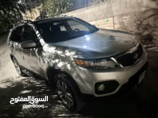  10 كيا سيرنتو4×4ديزل متور2200 فول اضافات فتحه بانوراما هوك مسجل بترخيص