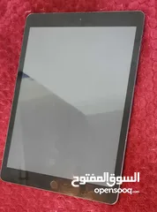  3 ايباد أبل الجيل الثامن بحالة ممتازة استعمال خفيف