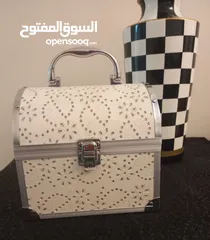  13 كراسي أنتيك صدف بحري والصدف مرصوص والزخرفة كاملة مو منثور وينعد بالعدد ويادوب ينشاف ويتسمى صدف