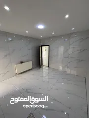  2 لقطه ضاحية الرشيد 160م طابق أول بسعر مغري جدااا من المالك مباشرة مجدده بالكامل