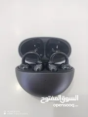  2 Huawei freeclip earbuds