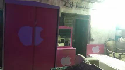  8 اثاث مستعمل مشكل وغرف نوم وكنب وخزائن وثلاجات ونثريات