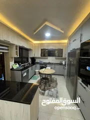  12 شقة مميزة للبيع