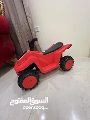  4 سيارات شحن كهربائية بحالة ممتازة