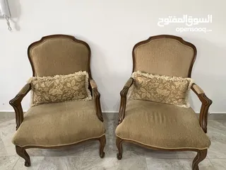  4 طقم كنب مستعمل بحالة جيدة جدا