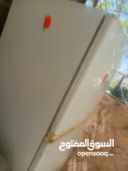  1 ثلاجة كبيرة 22 قدم نوعها شارب نظيفة