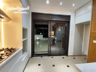  11 للايجار شقه طابقيه جزء من فيللا بجانب اوريدوو
