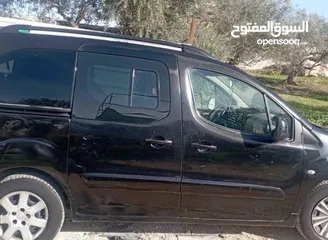  5 بيجو 6+1 فحص ممتاز جير و مطور جديد راكبات على السيارة مطور مستورد كوشوك جديد