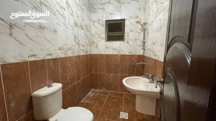  9 شقه ديلوكس 130mطابق أول من المالك مباشره قريبه من محطة الباص السريع