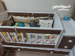  1 سرير أطفال