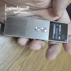  1 جهاز تسجيل صغير