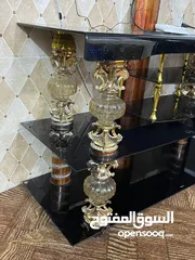  5 طاولة قزاز بحالة ممتازة جدًا قابلة للفك والتركيب بحالة الجديد ونوع القزاز ممتاز
