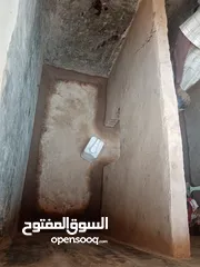  17 فني عازل مائي وحراري