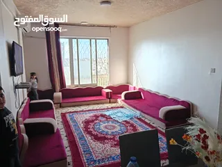  2 شقة في أبو نصير حارة رقم 4 بالقرب من المركز الأمني طابق ثالث  3 غرف نوم - صالون - حمامين - مطبخ راكب