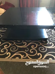  1 طاولة لون اسود  متحركة للبيع