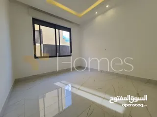  10 شقة طابق اول للبيع في رجم عميش بمساحة بناء 260م