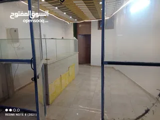  5 مكاتب او مخازن للايجار شارع رئيسي مع ديكور