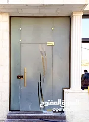  21 توريد وتركيب زجاج، مرايا، وسيكوريت بجودة عالية – تصاميم عصرية وأسعار منافسة