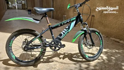  3 دراجه هوائيه نمره 20 بصفات ممتازه من نوع biketec، و مناسب الأجواء الحاليه.