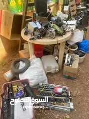 8 كاميرات مراقبة و دي في ار و أجهزة صوت و كوابل