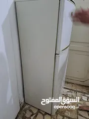  9 ثلاجه شارب بحاله ممتازه 12قدم