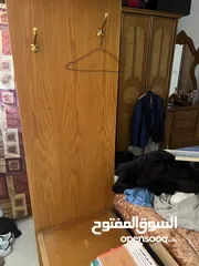  5 غرفة نوم بدون خزانة