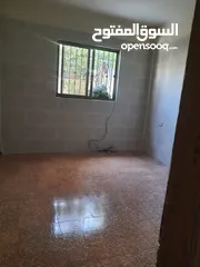  8 عمارة مكونه من طابقين وساحه خارجيه للبيع