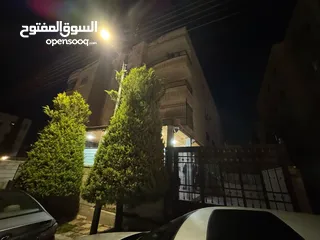  2 شقة أرضية سوبر ديلوكس مع ترس وكراج خاص منطقة جميله وقريبة من الأسواق والخدمات 3 مداخل