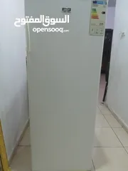  1 فريزر بحالة الوكاله للبيع 5جرارات