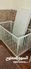  1 تخت بيبي آيكيا بحاله ممتازة مع الفرشة