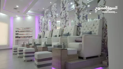  5 .صالون للعناية بالاظافر و سبا    .                          .Nails Spa &More .