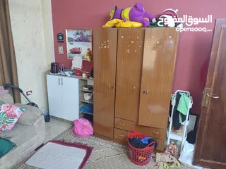 7 أثاث بيت كامل للبيع دفعة واحدة – نظيف وسعر مناسب  كنب + خزانة + برادي + سجادة للبيع معًا بحالة جيدة
