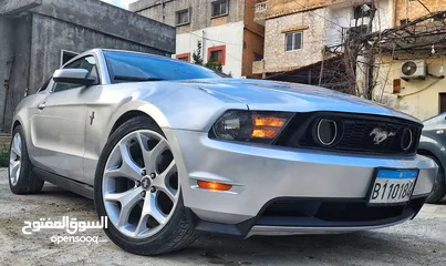  4 ford mustang 2011 super clean