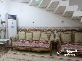  1 طقم قنفات كويتي شكل ملكي يتكون من كراسي 2 ام النفر ووحدة ام النفرين ووحدة ام الثلاثه مع فراشها