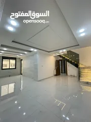  2 شقة تشطيبات فلل تدفئه مركزية مع روف