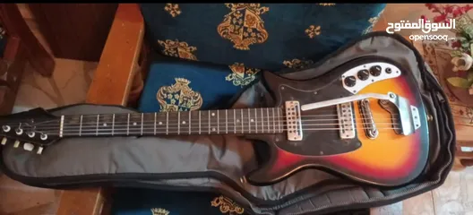  3 جيتار اليكتريك نوع teisco بحاله جيده جدا مع دعسات